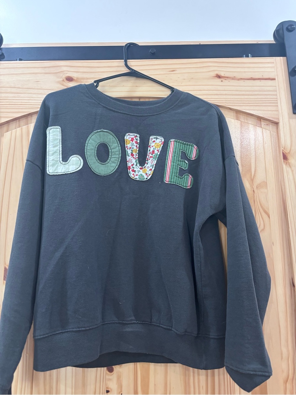 Black 'LOVE' Appliqué Women's Sweatshirt